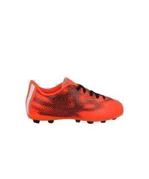 Las botas de fútbol rojo F5 FXG Kids cuentan con un color rojo atrevido que agrega un toque de energía y confianza a su atuendo de juego. El diseño llamativo asegura que se destaquen mientras muestran sus habilidades en el campo.

Construido con materiales de calidad, estas botas ofrecen durabilidad y comodidad durante el juego intenso. La parte superior sintética proporciona un ajuste liviano y flexible, lo que permite una mayor agilidad y maniobrabilidad. Las botas están diseñadas para resistir las demandas del juego, ofreciendo un rendimiento duradero.

Equipado con una suela exterior FXG, estas botas ofrecen una excelente tracción en varias superficies, incluidos el suelo firme, el césped artificial y las superficies naturales duras. Esta versatilidad permite a los jugadores jóvenes adaptarse a diferentes condiciones de juego y mantener la estabilidad al tiempo que hace movimientos rápidos.

Las botas de fútbol rojo ADIDAS F5 FXG Kids están diseñadas para mejorar su rendimiento y proporcionar un ajuste confiable y cómodo. Con su color vibrante y su construcción confiable, estas botas darán a los futbolistas jóvenes la confianza que necesitan para sobresalir en el campo.

Equipe a los jugadores jóvenes con las botas de fútbol rojo adidas F5 F5 FXG Red y viéndalas llevar su juego al siguiente nivel. Ya sea que estén compitiendo en partidos o perfeccionen sus habilidades durante las sesiones de entrenamiento, estas botas ofrecen la combinación ideal de estilo, comodidad y rendimiento.