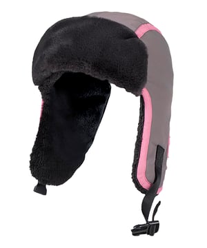 Als de winter toeslaat, is er speciaal voor uw kinderen een warme en comfortabele muts nodig. Of dit nu een gewone beanie is of een meer gespecialiseerde wintermuts, hij moet in staat zijn om de hoofden van je kinderen warm te houden in de zwaarste omstandigheden. Deze pelsmuts voor kinderen van Heat Holders heeft je kinderen bedekt, het is ontworpen om hun hoofd en oren warm, droog en comfortabel te houden. De muts heeft een warme en zachte Heat Weaver-isolatie, een superzachte, bontachtige thermo voering die helpt om de hoeveelheid warme lucht langer dicht bij het hoofd van je kinderen te houden. De schaal van deze hoed is een waterafstotende luxe nylon stof die het hoofd droog houdt en sneeuw en vocht buiten houdt. Deze hoed is de perfecte pasvorm voor kinderen van 5-10 jaar oud, met volledig verstelbare kinriem met gesp, het zorgt voor een aangepaste pasvorm en kan over het hoofd worden gebruikt om de oorkleppen omhoog te houden. Met de klassieke stijl van een pelsmuts kunt u ervoor zorgen dat het hoofd en de zijkanten van het gezicht lekker warm worden gehouden in de koudste omstandigheden. Deze muts is verkrijgbaar in de kleuren roze/grijs en marineblauw. Het is one size, passend bij maat 5-10 jaar. De buitenkant is gemaakt van 100% nylon en de voering van 100% polyester. Het is machinewasbaar.