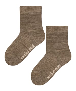 Para los niños a los que les gustan los calcetines divertidos y coloridos, encontrarás el par perfecto para su personalidad. Estos calcetines de lana merina para niños y niñas de Steven son un gran complemento para los pies de los más pequeños. Este par de calcetines hará que el niño sonría durante todo el día. Están fabricados con fibras de lana merina de la mejor calidad, que no sólo son supersuaves y muy cómodas, sino que están diseñadas para mantener los pies calientes gracias a sus propiedades térmicas naturales. Son ideales para que los niños sufran menos irritaciones y estén más cómodos. Estos calcetines vienen en 12 colores diferentes que incluyen: Negro, Azul Marino, Rosa, Rojo, Azul, Crema, Amarillo, Gris Oscuro, Beige, Rosa Caliente, Gris Claro y Borgoña. Se pueden llevar con o sin zapatos, no importa lo que elijas, ¡tus hijos se verán y sentirán genial con estos calcetines! Hay un montón de estilos para niños y niñas y están disponibles en 3 tamaños: 3-6 años, 6-8 años y 9-11 años, por lo que no sólo hay un montón de opciones para los patrones, hay opciones de tamaño también. Estos calcetines están hechos de: 72,5% Lana Merino, 23% Poliamida, 4% Elastano, 0,5% Polipropileno, vienen en 12 colores diferentes y están disponibles en 2 Tallas: 3-6 años, 6-8 años y 9-11 años. Se pueden lavar a máquina.