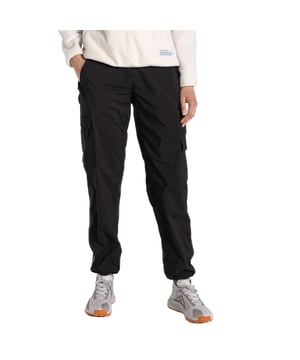 Buitenmaterialen: 100% gerecycleerd polyester. Materiaal: Gerecycleerde materialen. Materiaal voering: 95% gerecycled polyester, 5% elastaan. Voering: Gaas. Trim: Polyester. Ontwerp: Logo, Gedrukt, Tekst. Sluiting: Knoop, Ritsgat. Stoftechnologie: Aqua Dry, Ademend, H2OShield, Stretch, Waterafstotend, Waterdicht, Windbestendig. Riemlussen, Hielband, Getapete Naden. Zakken: 2 Cargozakken, 2 Dijbeenzakken, Klepsluiting, 2 Zijzakken, Ritssluiting, 1 Achterzak. Waistline: Deel Elastiek. Geschikt: Regelmatig. 30000g/m²/24 uur. Waterdichte classificatie: 30000mm. Zoom: Verstelbaar, Versterkt.