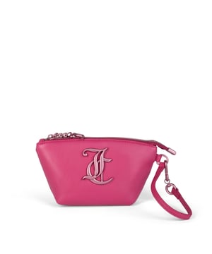 Estuche de belleza Juicy Couture en PU rosa - Estilo y practicidad para tu rutina de belleza
Lleva todos tus esenciales de maquillaje con estilo con el neceser Juicy Couture. Fabricado en PU rosa de alta calidad, este accesorio compacto y práctico es ideal para organizar tus productos de belleza. El icónico "JC" dorado añade un toque de glamour, convirtiéndolo en un accesorio imprescindible para cualquier amante de la belleza a la que le guste combinar funcionalidad y elegancia. Perfecto para viajar o para llevar todo ordenado en el bolso.
Dimensiones: An. 12 x Al. 4,5 x Pr. 10 cm