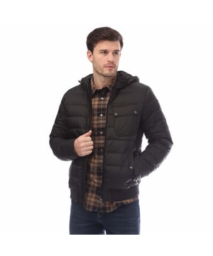 Heren Belstaff Down Filled Nylon Streamline Jacket in zwart.- Doorgestikte capuchon.- Stiksels langs zakken en langs rits.- Klepzak op linkerborst met dubbele drukknoopzakken.- Meerdere opgestikte zijzakken met drukknoopsluiting.- Lichtgewicht en samendrukbaar.- Hoge dichtheid waterafstotend nylon.- 100% Polyamide.- Ref: 105307BLACK