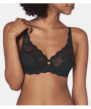 Triumph Amourette 300 High Apex Bra. With semi-transparent cups, lightweight wiring and adjustable closure. The product is hand-wash only.