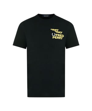 Camiseta Fred Perry Very Very Logo negra. Camiseta negra Fred Perry. 100% algodón, logotipo Very Very Fred Perry en el lado izquierdo del pecho. Logotipo en el frente. Ajuste regular, cuello elástico. Estilo: M2679 102