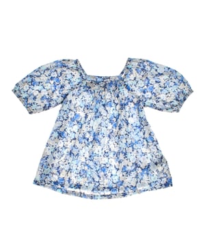 This charming girls' blouse features a flowy, comfortable design, perfect for warm days. The puffed sleeves and shoulders feature elastic, providing a flexible fit and a touch of extra volume.

 The wide neckline and the gathers at the top give it a romantic and casual style.

 With a loose silhouette, it is a perfect garment to combine with other pieces in your wardrobe, offering a casual and fresh look.
 Composition: 100% Cotton
 Care:
- Machine wash cold on delicate cycle.
 - Use mild detergents.
 - Use dryer at low temperature.
 - Iron at low temperatures.
 - Do not dry clean.