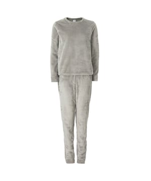 Conjunto de pijama de terciopelo para mujer de Sleep SnobDisfruta de lo último en ropa de descanso de lujo con nuestro conjunto de pijama de terciopelo para mujer. Confeccionado con un exquisito tejido de terciopelo que brilla y atrapa la luz, este conjunto está diseñado para que cualquier mujer se sienta realmente especial. El conjunto está disponible en las tallas S, M, L y XL, lo que garantiza un ajuste perfecto para cada tipo de cuerpo. La cintura elástica añade un nivel extra de comodidad, haciéndolo ideal para los días relajados en casa. Con su textura cálida y suave como la seda, este conjunto es perfecto para las frías noches de invierno. Está confeccionado en poliéster 100% y puede lavarse fácilmente a máquina. Presentado en una bolsa a prueba de polvo con elegantes detalles de lazo, es un regalo fantástico para cumpleaños, el Día de la Madre o incluso Navidad. Regálate a ti mismo o a alguien especial este lujoso conjunto de terciopelo y experimenta el epítome de la comodidad y el estilo.Detalles adicionales del productoLujoso conjunto de terciopelo para una experiencia relajante.Tejido de terciopelo brillante y reflectante para un toque especial.Cómodo con cintura elástica para los días perezosos.Material cálido y suave como la seda para las frías noches de invierno. Disponible en tallas S, M, L y XL para un ajuste perfecto. Hecho de 100% poliéster para mayor durabilidad y fácil cuidado. Ideales para regalar con un elegante envoltorio para ocasiones especiales.