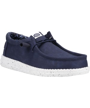 Wardrobe, meet Wally Canvas. Easy-on laces and a cushioned ankle collar come together to create comfort in colours that go with any fit.