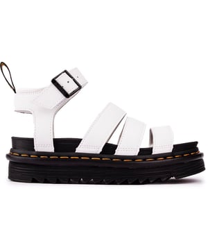 Blaire es la última versión del gladiador de Dr. Martens: una sandalia aireada para mujer con una ligera cuña para aumentar la altura, un cuello acolchado para mayor comodidad, una suela ondulada liviana y, a diferencia de la mayoría de las sandalias, viene con un ribete Goodyear resistente y duradero.