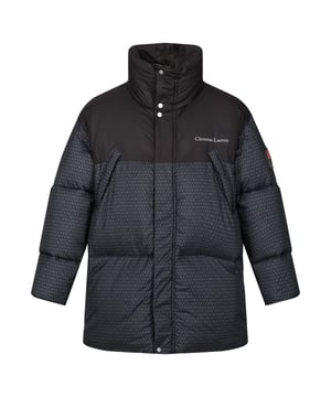 Materiaal: 64% Polyamide, 36% Polyester. Vulling: imitatie dons, veervrij, gerecycled. Voering: Bedrukt. Stof: Ripstop. Ontwerp: Geborduurde patch, Bedrukt, Gewatteerd, Tekst. Stof Technologie: DWR Finish, Slijtvast, Lichtgewicht, Waterafstotend. Mouwtype: Met lange mouwen. Halsuitsnijding: Gewatteerde kraag, Staande kraag. Leidingwerk detail. Zakken: 1 binnenzak, met gaas gevoerd, 2 borstzakken, rits. Sluiting: kliksluiting, stormflap, rits. Zoom: verstelbaar, zoom met schokkoord. Duurzaamheid: Wreedheidvrij, gemaakt van gerecycleerde materialen..