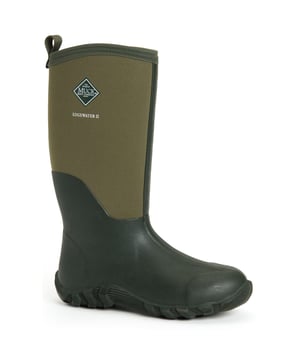 De schuine bovenrand biedt een comfortabelere pasvorm rond de kuit, terwijl het verlengde rubberen bovenwerk extra bescherming biedt.  Deze laars wordt nog jarenlang een klassieker.
