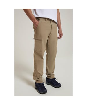 96% Nylon, 4% Elastan. Design: Logo, Unifarben. Knopfverschluss. Zwei-Wege Stretch, Gürtelschlaufen, Hosenschlitz mit Reißverschluss. Gewebetechnik: langlebig, Leicht. Länge: 81 cm. Taschenart: Zwei Seitentaschen, Zwei Taschen am Oberschenkel, 2 Taschen hinten, Reißverschluss.