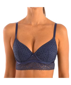 Lydia damesbeha Selene.
 Kanten bh met beugel en gewatteerde cups.
 Een comfortabel en vrouwelijk kledingstuk, ideaal voor het dagelijks leven van de vrouw.
 Innovatie, de kwaliteit van de grondstoffen en de constante evolutie van het product hebben het traject van Selene gemarkeerd, waardoor het een toonaangevend bedrijf in damesondergoed is geworden.
 Samenstelling: 37% Polyester, 57% Polyamide, 6% Elastaan
 Onderhoud:
Handwas.
 Maximale temperatuur 30º.
 Niet strijken.
 Geen bleekmiddel gebruiken.
 Niet in de droger.
 Niet chemisch reinigen.