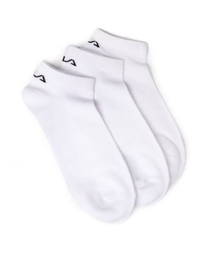 Calcetín unisex Invisible Fila F9100.
Pack de 3 Modelo unisex invisible de la marca Fila, con el logo en el tobillo. Fabricados con hilados de alta calidad, que garantizan su gran comomidad y duración.
Los calcetines invisibles son una gran opción para usar con zapatos deportivos, zapatos casuales o cualquier otro tipo de calzado cerrado. Proporcionan protección y comodidad sin ser visibles, lo que los hace ideales para lucir un aspecto pulido y sin mostrar los calcetines.
 Composición: 75% Algodón; 23% Poliéster; 2% Elastán
 Cuidados:
Lavar a máquina a máximo 30º.
No usar lejía.
No usar secadora.
No permite el uso de plancha.
No lavar en seco.