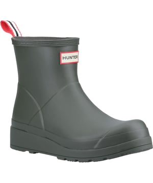 De Play Boot vereenvoudigt het iconische ontwerp van de Original Boot en biedt een dynamisch silhouet met een plattere plateauzool voor maximaal comfort en veelzijdigheid. Deze rubberlaars is gemaakt van natuurlijk rubber van de hoogste kwaliteit en is 100% waterdicht.