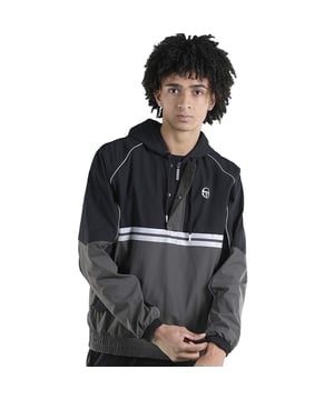 Jacke Sergio Tacchini Netem Herren Schwarz Polyester. Authentisches Kleidungsstück der Marke Sergio Tacchini - Streetwear/Sportswear-Design von Sergio Tacchini - Sergio Tacchini für Herren Mode, perfekt für den Alltag - Die schwarze Jacke von Sergio Tacchini lässt sich hervorragend mit Ihrer Garderobe kombinieren - Bequemes Material aus Polyester - klassisch - Netem -