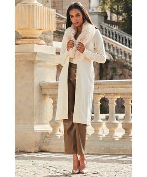 Layering has never looked so luxe
On-trend longline hem and self tying belt
Plush faux fur collar ups the glam factor
Soft cosy knit in a chic cream hue
Slip it over a leather pencil skirt for work-to-wine style
Elevate your go-to jeans and boots combo