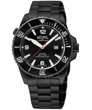 Reloj automático suizo Gevril 46603B para hombre de la colección Canal Street Bold.

Caja de acero sólido redonda de 46mm, bisel negro, esfera negra.
Bisel giratorio, válvula de helio.
Indicador de fecha a las 3 en punto, números y marcadores luminosos BGW9.
Fondo de caja transparente. Corona de rosca.
Brazalete de acero sólido IP/Negro con cierre de despliegue, extensión para traje de buceo.
Cristales frontal y trasero de zafiro anti-reflectantes.
Resistente al agua hasta 200 metros/20 ATM.
Movimiento automático suizo, Sellita SW200.