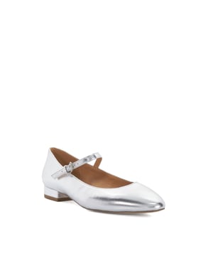 Make a style statement in our Happlie Mary Janes. Crafted with a metallic finish and low block heel, this classic yet contemporary style will add a playful touch to your everyday ensembles. This round toe silhouette features a buckled strap for extra comfort.
