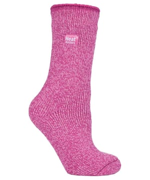 Mantén tus pies abrigados en los días más fríos del invierno con estos calcetines térmicos Heat Holders de 2,9 TOG. Estos calcetines térmicos han combinado las propiedades naturales de retención y absorción del calor de la lana merina con la innovadora tecnología de punto que hace que los Heat Holders sean tan cálidos. El pelo en bucle más largo y el suave cepillado interior garantizan la retención del calor y la amortiguación de los pies para ofrecer calidez y comodidad durante todo el día. Para proporcionar una mayor amortiguación y durabilidad, también se han añadido al calcetín un talón y una puntera reforzados. Estos calcetines térmicos son ideales para actividades al aire libre o para pasar largos periodos de tiempo a la intemperie. Estos calcetines de lana merino para hombre están disponibles en varios colores y están fabricados con un 54% de acrílico, un 36% de lana y un 5% de nailon, un 4% de poliéster y un 1% de elastano. Se pueden lavar a máquina (en un ciclo suave) y están disponibles en paquetes de un par.