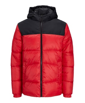Sportief outdoorjack met ritssluiting, capuchon en steekzakken in een modieuze gewatteerde look.