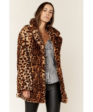 Wir stellen Ihnen eine neue Kunstfelljacke mit Leopardenmuster vor, die sehr weich, kuschelig und leicht zugleich ist. Es hat große Kragen Detail, voll Linie zwei Taschen und Haken / Öse Stil Befestigung. Machen Sie sich bereit für diesen Winter mit diesem super flauschig und komfortabel Pelz Jacke.