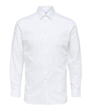 Het Selected Homme overhemd is een elegant kledingstuk dat in geen enkele herengarderobe mag ontbreken. Met zijn klassieke overhemdkraag en doorlopende knoopsluiting biedt het een tijdloze stijl. De langere slim fit zorgt voor een slank silhouet en sluit perfect aan op het lichaam. De knoopmanchetten en lange mouwen benadrukken de hoogwaardige afwerking. De afgeronde zoom geeft het overhemd een moderne touch. Het is gemaakt van eersteklas materialen en is zeer comfortabel om te dragen. Dit overhemd is veelzijdig - het is ideaal voor formele gelegenheden onder een colbert of voor een ontspannen look in je vrije tijd.