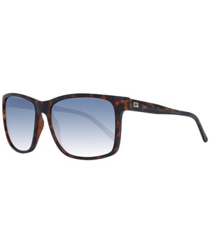 Las gafas de sol Guess GF5082 52F marrón degradado tienen una montura cuadrada clásica que transmite una sensación de elegancia atemporal. La montura está hecha de acetato de alta calidad, conocido por su durabilidad y ligereza, lo que garantiza una comodidad duradera durante todo el día. Las patillas finas incorporan el logotipo de Guess para dar un toque de sofisticación.