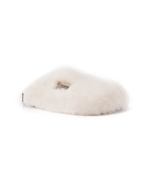 Suede finish
100% Luxe faux fur
Shearling lining
Rubber sole
