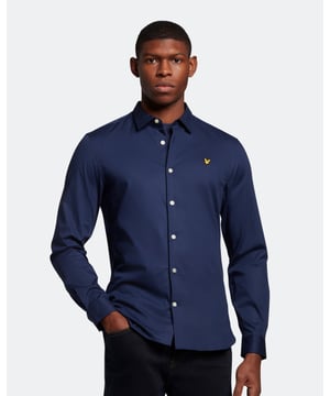 Perfect for both formal and casual occasions alike, the Lyle & Scott Slim Fit Poplin Shirt is a year-round essential. The perfect way to introduce gentle colours and tailored fits into your wardrobe, this shirt can be paired with jeans and chinos or layered with a tee. Made from a soft but mobile cotton-elastane blend and complete with smart collar, cotton cuffs, detail stitching, and signature Golden Eagle.Fit: Slim
Designed to give you a tailored fit that more closely follows the lines of the body than our regular cut clothing. If you're caught between two sizes, we recommend you purchase the larger size.