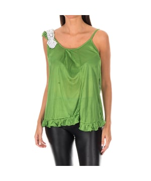 Top de tirantes finos Armand Basi
Color Verde.
Detalles de abalorios en uno de los tirantes.
Tejido transpirable y elástico.
Parte inferior con acabado a modo volante.
Costuras vistas a tono.

Composición:  100% Rayon

Instrucciones de lavado:
- Lavar máximo a 40ºC.
- Planchar a media temperatura, máx. 110ºC.
- Permite usar secadora.
- No usar lejía.
- No admite el  lavado en seco.