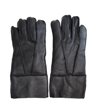 Experimente una calidez lujosa y una elegancia atemporal con los guantes de piel de oveja supersuaves unisex de Infinity. Fabricados con piel de oveja de primera calidad, estos guantes brindan una suavidad y comodidad inigualables, envolviendo sus manos en una calidez acogedora. Los detalles de puntadas refinadas agregan un toque sutil de sofisticación, lo que los convierte en un accesorio versátil para cualquier ocasión. Disponibles en una gama de colores clásicos, estos guantes complementan a la perfección su guardarropa y realzan su estilo. Con múltiples tamaños para elegir, encontrará el ajuste perfecto para máxima comodidad y flexibilidad. Combinando la artesanía tradicional con la funcionalidad moderna, los guantes de piel de oveja supersuaves unisex de Infinity garantizan tanto protección como estilo, para que pueda salir con confianza, sabiendo que está usando los guantes de la mejor calidad. Tamaño y ajuste Estos guantes pueden sentirse ajustados al principio, pero con unas pocas horas de uso, la piel de cordero se estirará naturalmente y se adaptará a su ajuste único.
