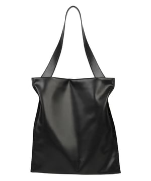 Dames schoudertas met magneetsluiting. één open binnenzak. afwezige externe zakken. ontbrekende schouderband.  Handvat van gerecycled polyethyleentereftalaat. een binnencompartiment.  extern materiaal.  Binnenkant van gerecycled polyethyleentereftalaat. Afmetingen: 30x32x1 cm. Modeproduct