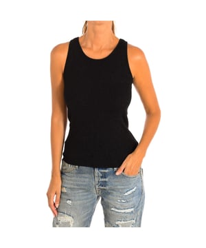 Sleeveless top Le temps des Cerises.
 Color Black
 Suitable and casual for every day.
 Classic round neck.
 Ribbed texture.
 Seams seen in tone.

 Composition: 45% Viscose, 30% Cotton, 16% Polyester, 9% Metallic fiber.

 -Machine wash at a maximum temperature of 30º.
 -Do not use a dryer.
 -Do not use bleach.
 -Iron temperature max. 110º.
 -Do not dry clean.
 Composition: 45% Viscose, 30% Cotton, 16% Polyester, 9% Metallic fiber.
 Care:
-Machine wash at a maximum temperature of 30º.
 -Do not use a dryer.
 -Does not use bleach.
 -Iron maximum temperature 110º.
 -Do not dry clean.