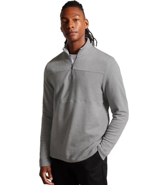 Ervaar moeiteloze stijl met de Ted Baker Gazine Half Zip Sweater. Gemaakt van een luxueuze katoenblend en voorzien van een funnel neck, halve rits en subtiele textuurpanelen, is dit kledingstuk perfect voor zowel avonden thuis als uitstapjes. Zachte katoen zorgt voor ultiem comfort op ontspannen dagen, terwijl de halve rits en lange mouwen een vleugje verfijning toevoegen. Omarm deze strakke en veelzijdige pullover als een basisstuk in je dagelijkse rotatieTed Size 1 = XS, 2 = S, 3 = M, 4 = L, 5 = XL, 6 = 2XL, 7 = 3XL