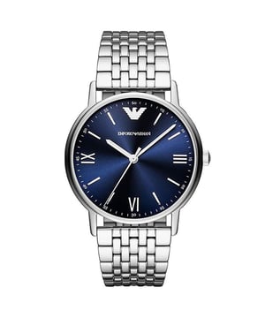 Die Herrenuhr AR80010 aus marineblauem und silbernem Edelstahl von Emporio Armani ist eine fantastische Herrenuhr. Diese Uhr hat ein 42 mm großes silbernes Edelstahlgehäuse mit Chronographenanzeige. Die Uhr hat ein marineblaues Zifferblatt mit einem silbernen Edelstahlarmband und wird von einem Quarzwerk angetrieben. Die Uhr wird in einer Geschenkbox geliefert und ist bis zu 50 Meter wasserdicht.