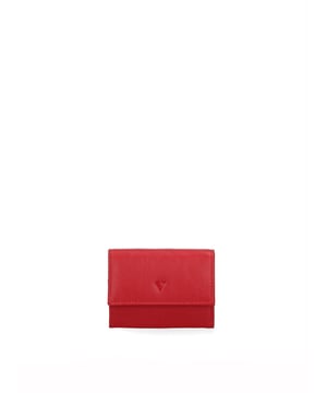 Cartera de hombre. El cierre es con botón de presión. Los bolsillos internos son tarjeteros y porta billetes. Los bolsillos exteriores son uno trasero con clip. Falta la correa para el hombro. Falta el mango. Hay un compartimento interno. El material exterior es 100% Piel Auténtica. Internamente está forrado en piel auténtica. Medidas: 9,5x7x2,5 cm. Producto de moda