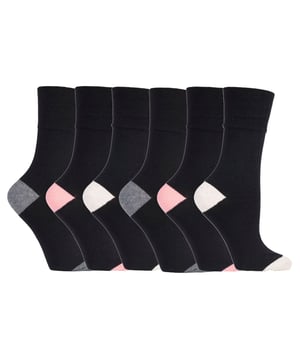Met een speciaal ontworpen honingraat-bovenkant zijn Sokkenhop zachte Gentle Grip®-sokken comfortabeler gemaakt voor alle dragers, maar vooral als u last heeft van problemen met de bloedsomloop of gezwollen benen, enkels en voeten. Deze collectie ontwerpen ziet er net zo goed uit als ze voelen, gemaakt van zacht, comfortabel katoenrijk garen. houd je voeten geurvrij met platte naden voor extra draagbaarheid Alle SockShop Gentle Grip®-sokken zijn gemaakt om je benen te verzorgen, ze vormen zich comfortabel naar hun natuurlijke contouren zonder een van die lelijke, irriterende en jeukende vernauwingsringen achter te laten . Dit zijn echt de sokken voor iedereen die niet van strakke bovenkants houdt. Gentle Grip bovenkants die niet naar beneden vallen bij slijtage en ook ideaal zijn voor diabetischei!