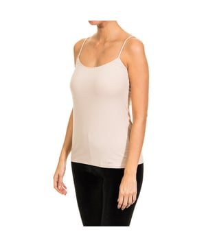 Camiseta de tirantes finos Janira.
Color Arena.
Escote redondo.
Detalle del nombre de la marca estampado en el lateral inferior.
Tejido ligero y fresco.
Costuras vistas a tono.

Composición:  96% Algodón, 4% Elastano

Lavar a temperatura max 30º.
-No usar lejía.
-No usar plancha.
-No usar secadora.
-No lavar en seco.