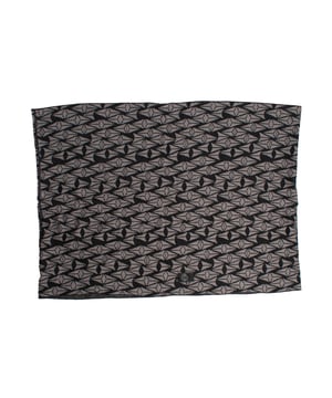 Cuello Infinito Buff confeccionado en algodón, diseñado para aportar suavidad, comodidad y estilo en cualquier ocasión.

Características principales:

- Confeccionado íntegramente en algodón suave, ideal para un uso cómodo y ligero.
- Diseño tubular tipo cuello infinito, fácil de usar y combinar.
- Unisex.
- Braga para el cuello elástica.
- Tejido transpirable, perfecto para uso diario en cualquier época del año.
- Talla única.
- Diseñado para adultos.
- Disponible en una amplia variedad de colores y estampados.

Una prenda versátil y funcional, perfecta para quienes buscan comodidad y diseño en un solo accesorio.
 Medidas: 48 X 67 cm
 Composición: 100% Algodón
 Cuidados:
- Lavar a máquina máx. a 40ºC.
- Evitar el uso de suavizantes.
- No usar lejía.
- No usar secadora.
- No planchar.