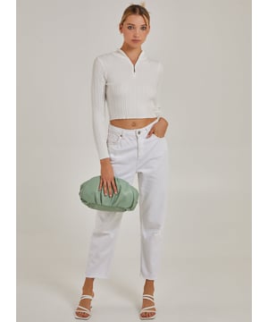 Add this AW essential to your new season wardrobe. This Autumn staple is the only essential you'll need to get through the winter season. Pair with a trench coat and tailored trousers for an on-trend look.