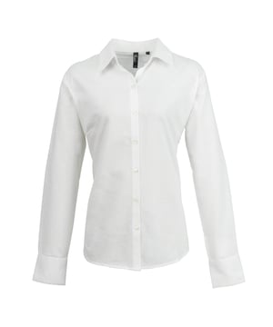 Langärmlige Oxford-Bluse. Pflegeleicht. Taillierte Form. Material: 70% Baumwolle, 30% Polyester. Größe: 34 - 50.