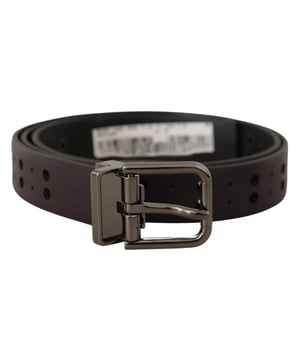 Brandneu mit Tags.
  Hergestellt aus hochwertigem Leder.
  Verfugt uber einen Schnallenverschluss aus Metall.
  Auffalliges Design.
  Farbe: Burgund.
  Breite: 25 cm.
  Grosse: 90 cm / 36 inch.
  Hergestellt in Italien.
  Perfektes Accessoire fur Manner.