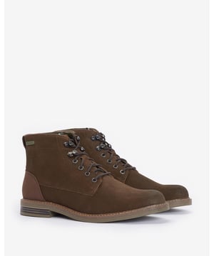 Barbour Deckham Derby Laars
De Barbour Deckham Boots hebben een op Derby geïnspireerde laars met oogjes en skihaak details en een loopzool.

Bovenstuk: 80% Leer, 20% Katoen
Voering: 80% Katoen, 20% Microvezel
Laat schoenen en vuil op natuurlijke wijze drogen en droog ze niet in de buurt van een warmtebron of direct zonlicht.
Verwijder vuil met een doek of borstel en breng een behandeling voor leer aan met was of olie. Laat de behandeling in het leer trekken en poets het leer indien nodig tot het glanst.
Hakhoogte: 3cm

MFO0644