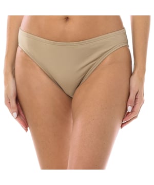 Combina la braguita de bikini clásica de Michael Kors con una variedad de tops para lucir estilo junto a la piscina. Vuelve a ponerte esa prenda suelta que no podías combinar con ese modelo elegante y clásico.

Braguitas de bikini.
Braguitas de tiro bajo.
Ajuste clásico.
Cobertura moderada.
Costuras vistas a tono.
 Composición: Exterior: 85% Poliamida, 15% Elastano; Forro: 92% Poliéster, 8% Elastano.
 Cuidados:
Lavar a mano con agua fría.
Utilizar jabón neutro.
No utilizar lejía.
Aclarar sin retorcer.
No planchar.