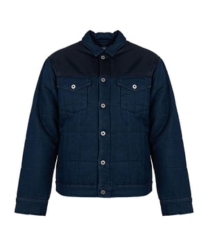 Einfacher Stil
Mit Ziernähten verziert
Aus Denim
Mit Kragen
Mit signierten Knöpfen geschlossen
Manschetten mit Knopfverschluss
Vorn zwei Taschen
Aus hochwertigem Stoff hergestellt
Mit künstlichen Federn gefüttert