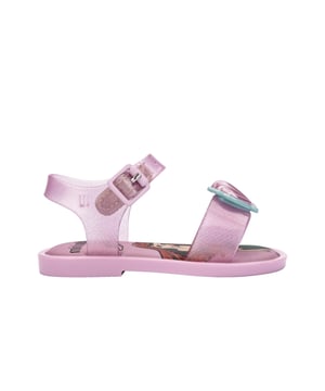 From Disney castles to your young one's feet! The Mini Melissa Mar Sandal + Disney Princess will have your child surrounded by magic and style. The classic silhouette is adorned with Disney princess prints, and comes in a variety of colors to mix and match