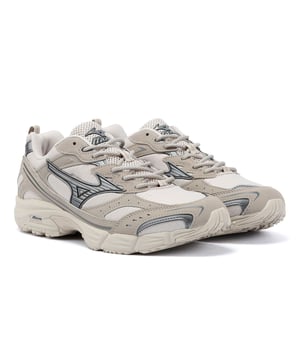 Verhoog je comfort en stijl met deze sneakers met een bovenwerk van ripstop en synthetisch nubuck. Ontworpen met een lichtgewicht dempende tussenzool voor verbeterde ondersteuning en de hele dag draagbaarheid.