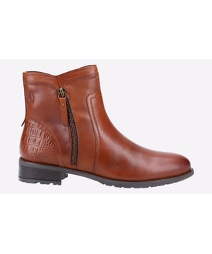 Scarlett Boot heeft een leren bovenwerk en een volledige binnenzip voor gemak. Ook vervaardigd met een ademende textielvoering en een comfortabele, geheugenschuim leren inlegzool voor comfort dat zeker de hele dag zal duren. Afgerond met een flexibele maar slijtvaste TPR-zool.