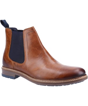 Der Julian Chelsea Stiefel für Herren von Hush Puppies hat ein Obermaterial aus hochwertigem Leder mit elastischem Einsatz für zusätzlichen Komfort. Dieser schnittige Schuh ist perfekt für den Alltag oder einen Abend in der Stadt. Sein weiches Mikrofaserfutter sorgt in Kombination mit der geformten PU-Schaum-Innensohle für einen guten Halt und extra Wärme.