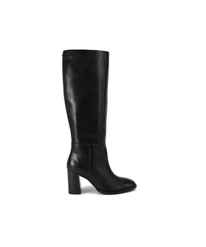 This Kurt Geiger Eagle Knee High boot is crafted from a soft black leather which reaches the knee. There is a zipper on the inner side of the thigh for slip-on ability. Heel height: 8cm.